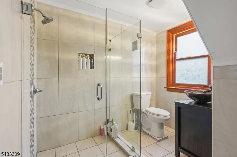 33 Sisco Pl Clifton City, NJ 07011