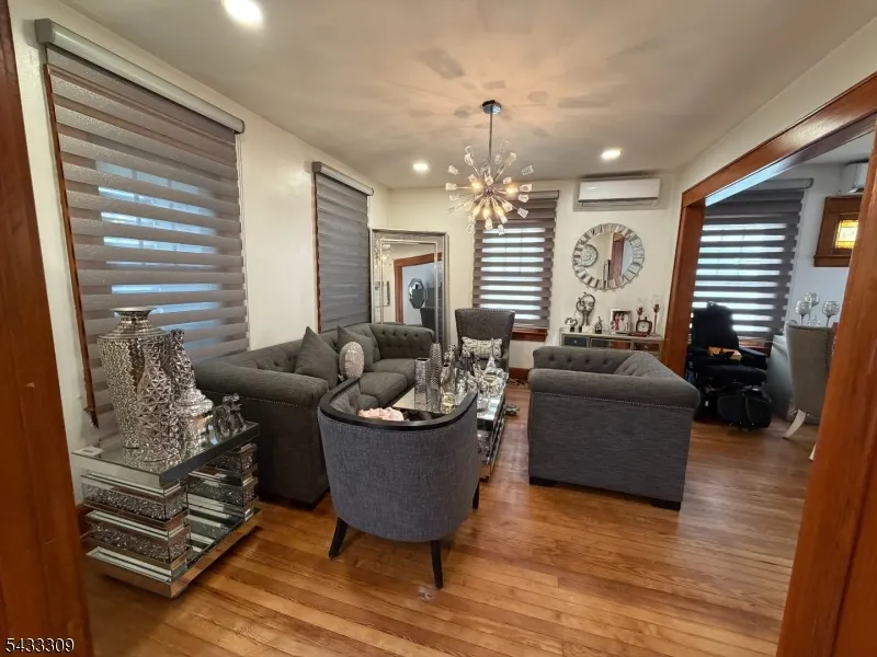 33 Sisco Pl Clifton City, NJ 07011
