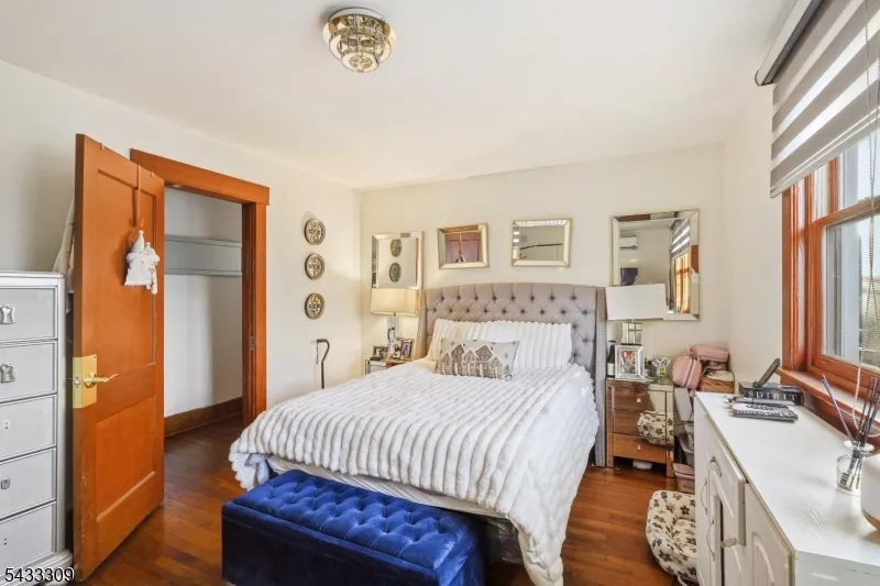 33 Sisco Pl Clifton City, NJ 07011