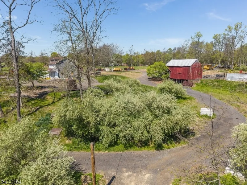 9 Creamery Ln Kingwood, NJ 08825