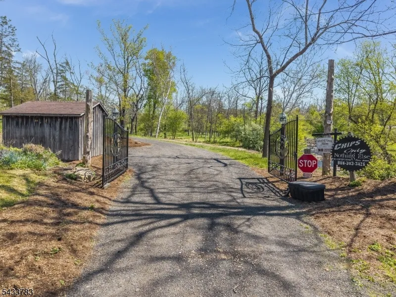 9 Creamery Ln Kingwood, NJ 08825
