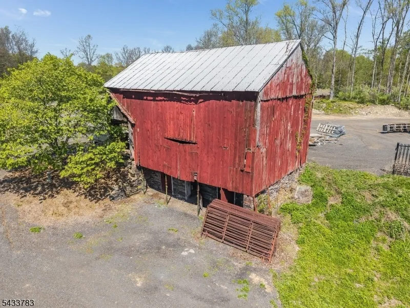 9 Creamery Ln Kingwood, NJ 08825