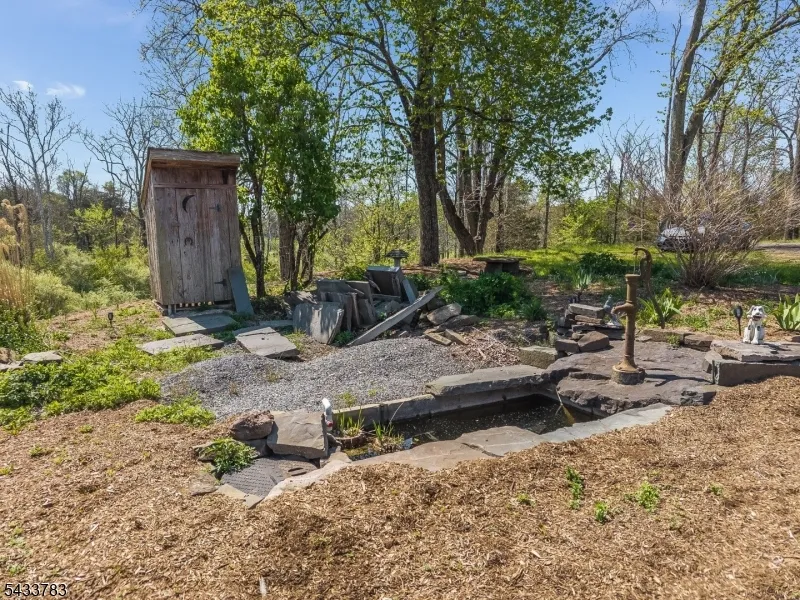 9 Creamery Ln Kingwood, NJ 08825