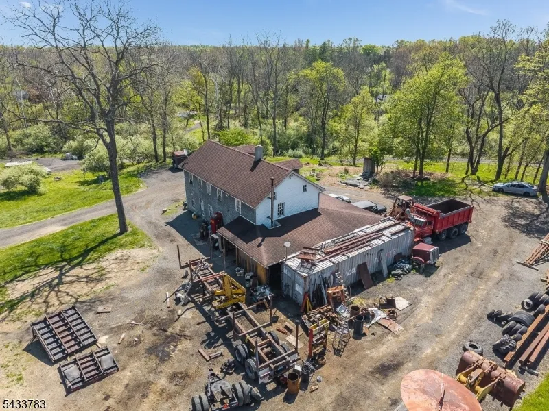 9 Creamery Ln Kingwood, NJ 08825