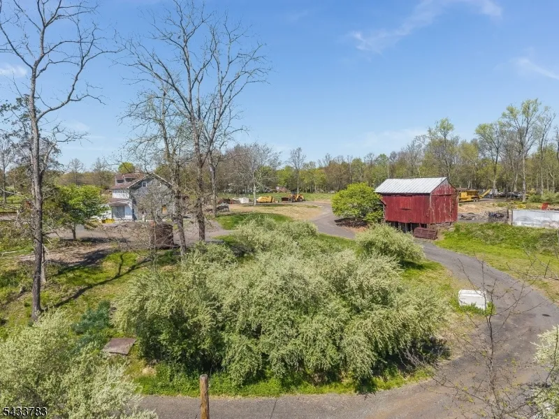 9 Creamery Ln Kingwood, NJ 08825