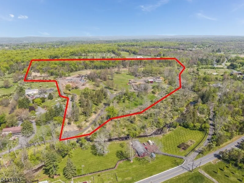 9 Creamery Ln Kingwood, NJ 08825