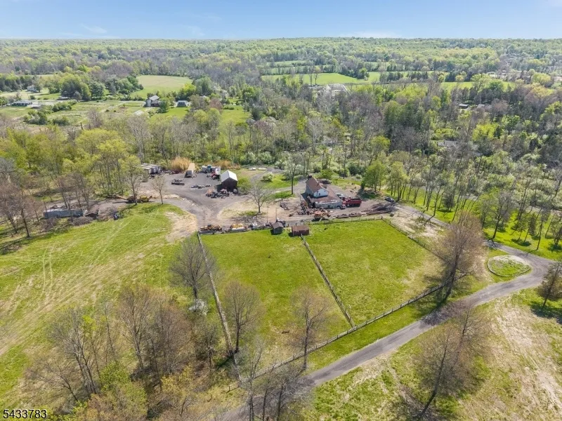 9 Creamery Ln Kingwood, NJ 08825