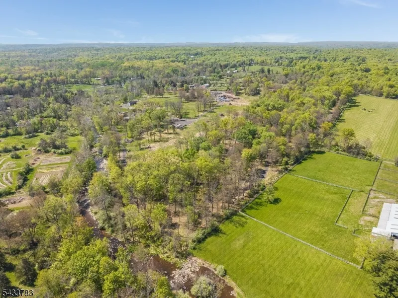 9 Creamery Ln Kingwood, NJ 08825