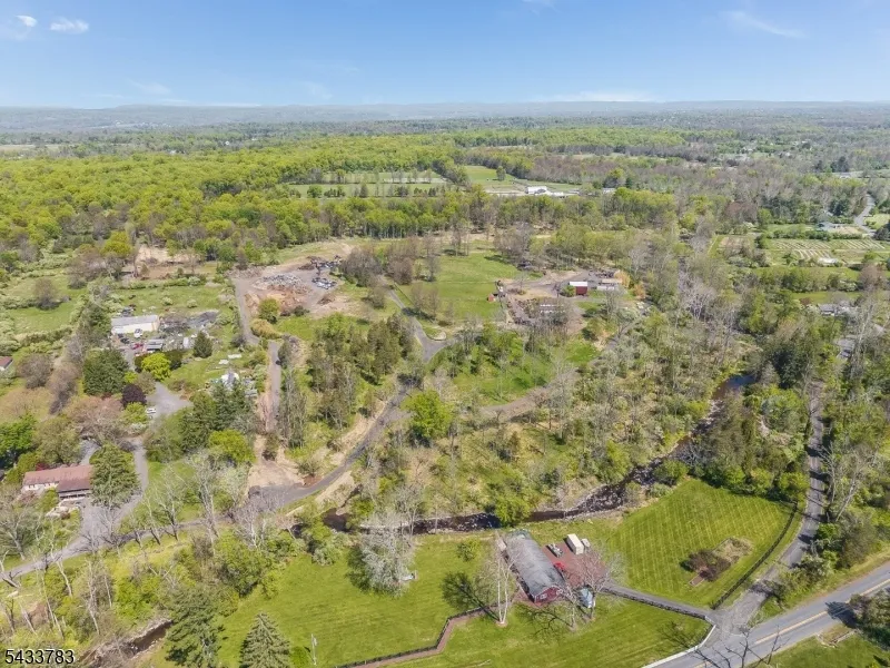 9 Creamery Ln Kingwood, NJ 08825