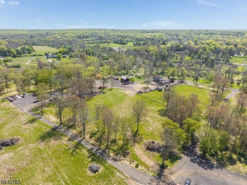 9 Creamery Ln Kingwood, NJ 08825