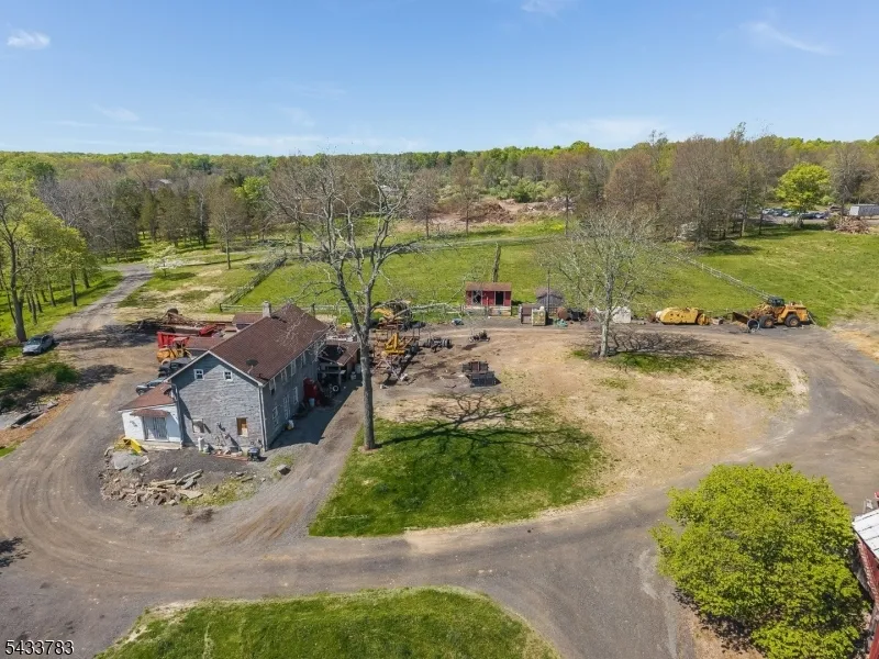 9 Creamery Ln Kingwood, NJ 08825