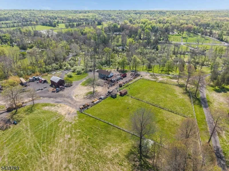 9 Creamery Ln Kingwood, NJ 08825