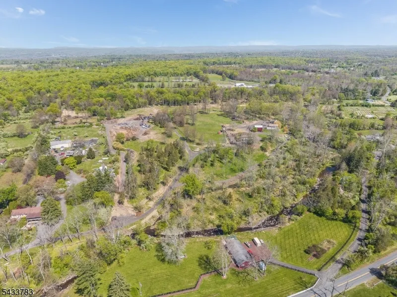 9 Creamery Ln Kingwood, NJ 08825