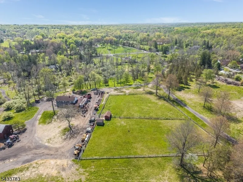9 Creamery Ln Kingwood, NJ 08825