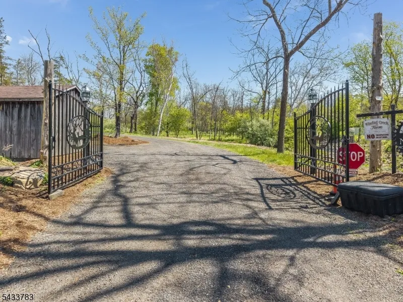 9 Creamery Ln Kingwood, NJ 08825