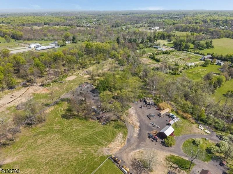 9 Creamery Ln Kingwood, NJ 08825
