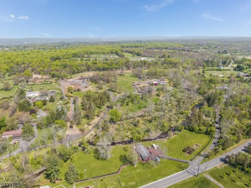 9 Creamery Ln Kingwood, NJ 08825