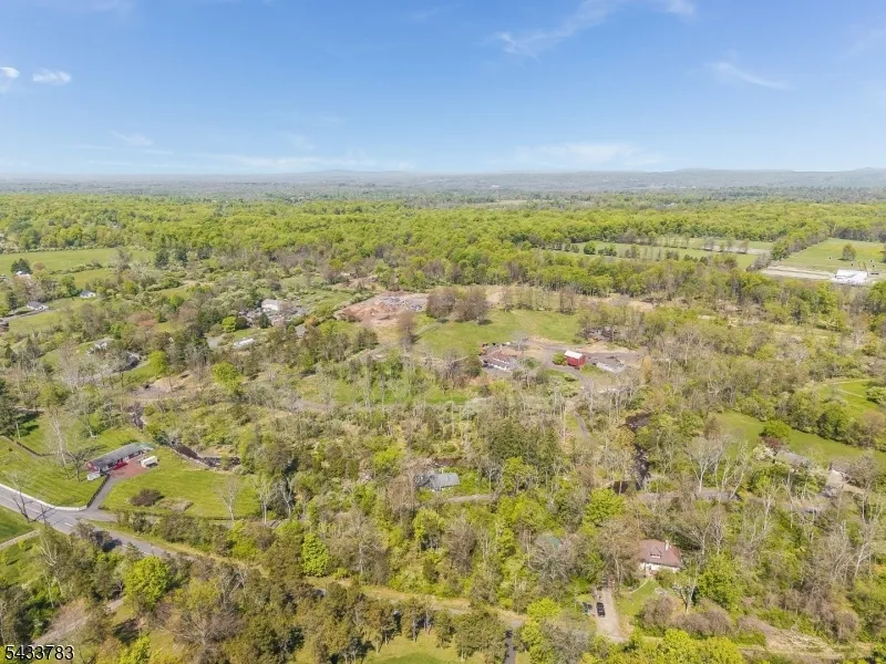 9 Creamery Ln Kingwood, NJ 08825
