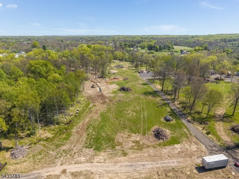 9 Creamery Ln Kingwood, NJ 08825
