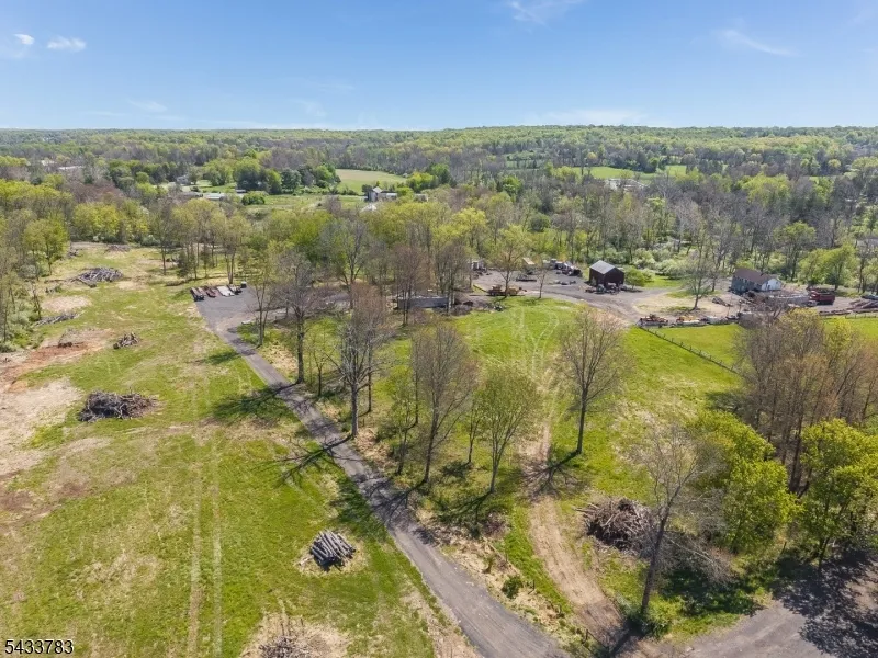 9 Creamery Ln Kingwood, NJ 08825