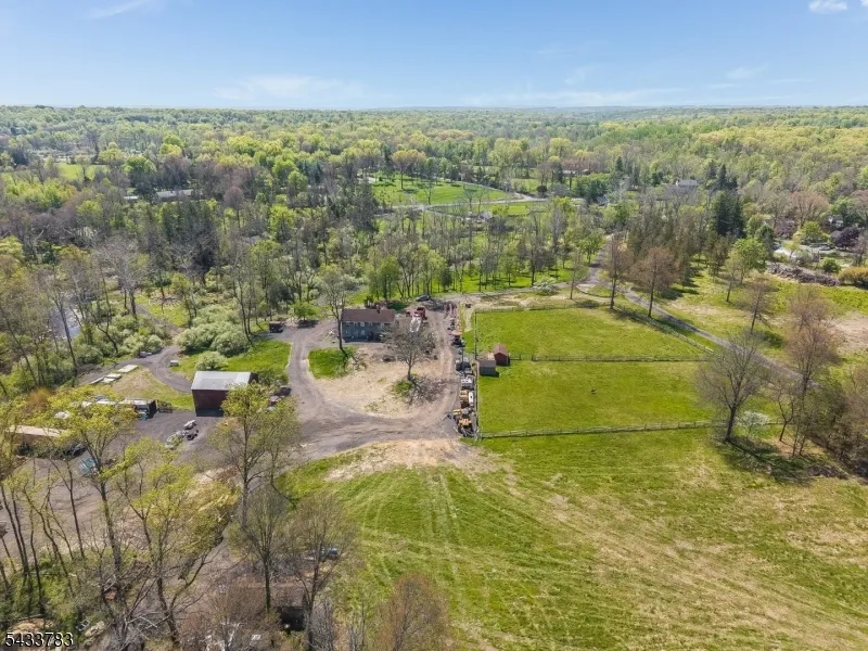9 Creamery Ln Kingwood, NJ 08825