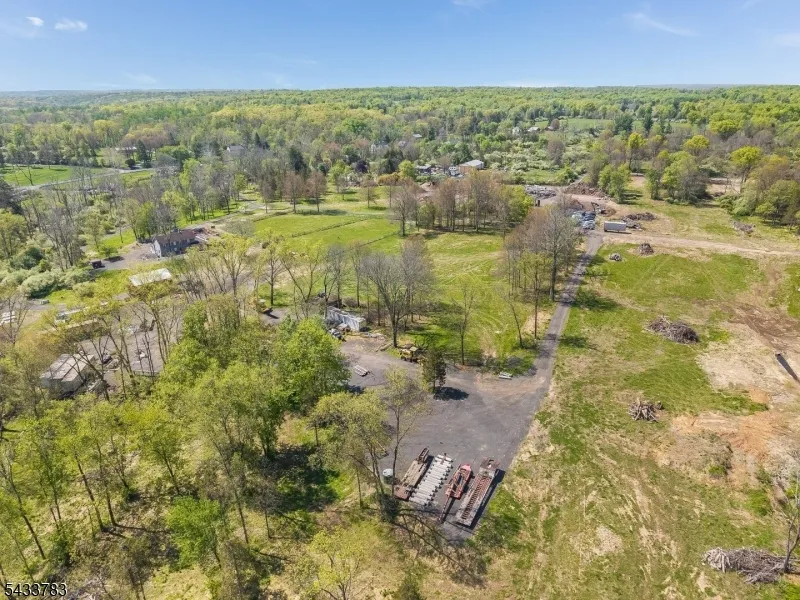 9 Creamery Ln Kingwood, NJ 08825