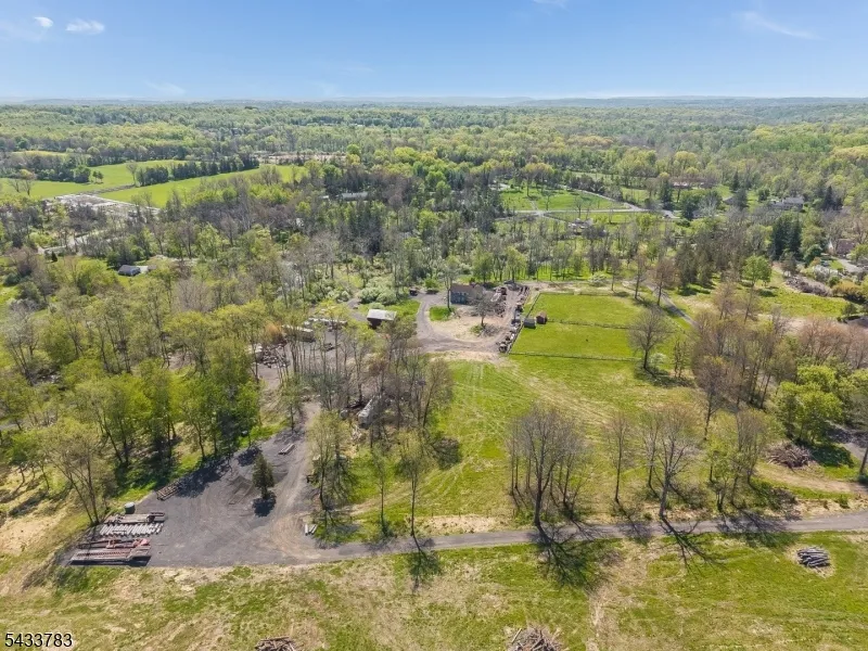 9 Creamery Ln Kingwood, NJ 08825