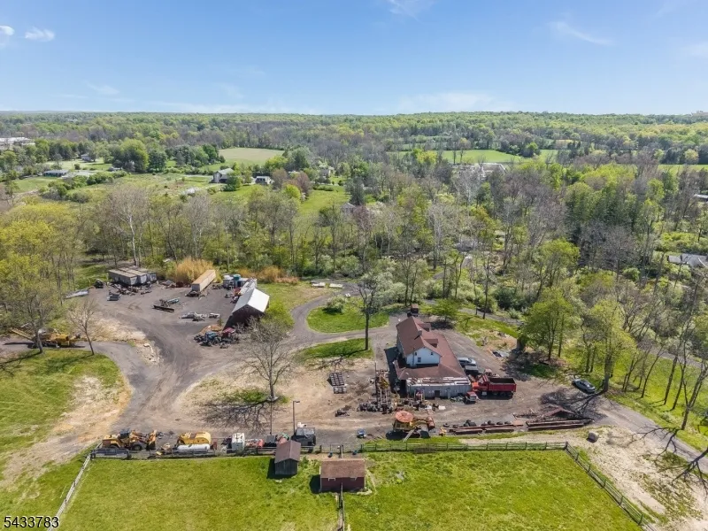 9 Creamery Ln Kingwood, NJ 08825
