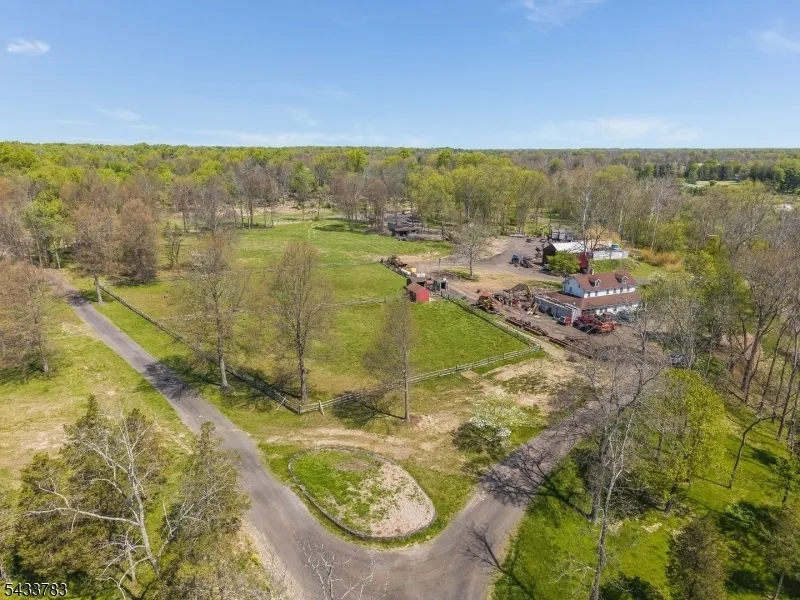 9 Creamery Ln Kingwood, NJ 08825