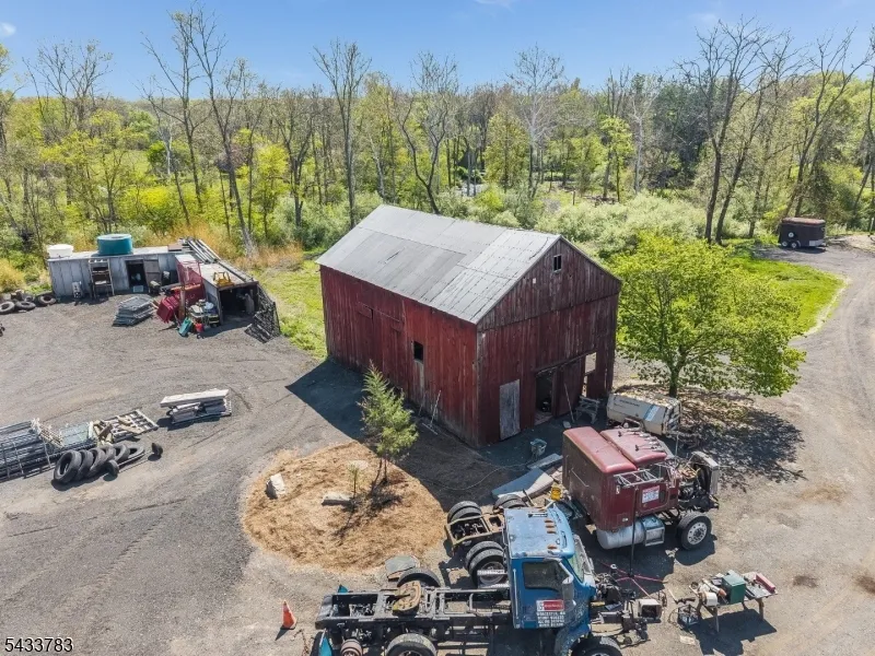 9 Creamery Ln Kingwood, NJ 08825