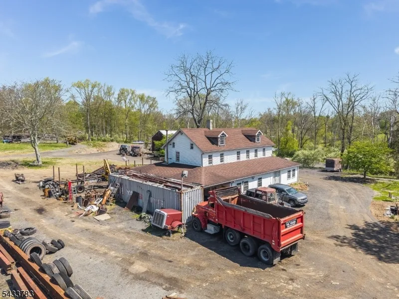 9 Creamery Ln Kingwood, NJ 08825