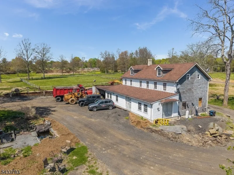 9 Creamery Ln Kingwood, NJ 08825