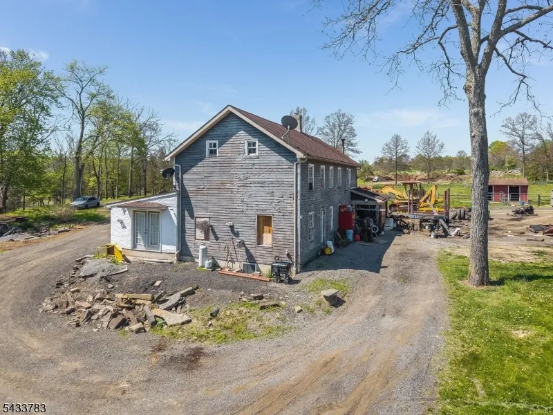 9 Creamery Ln Kingwood, NJ 08825