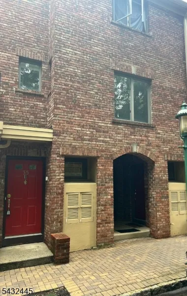 34 Mews Ln South Orange Village, NJ 07079