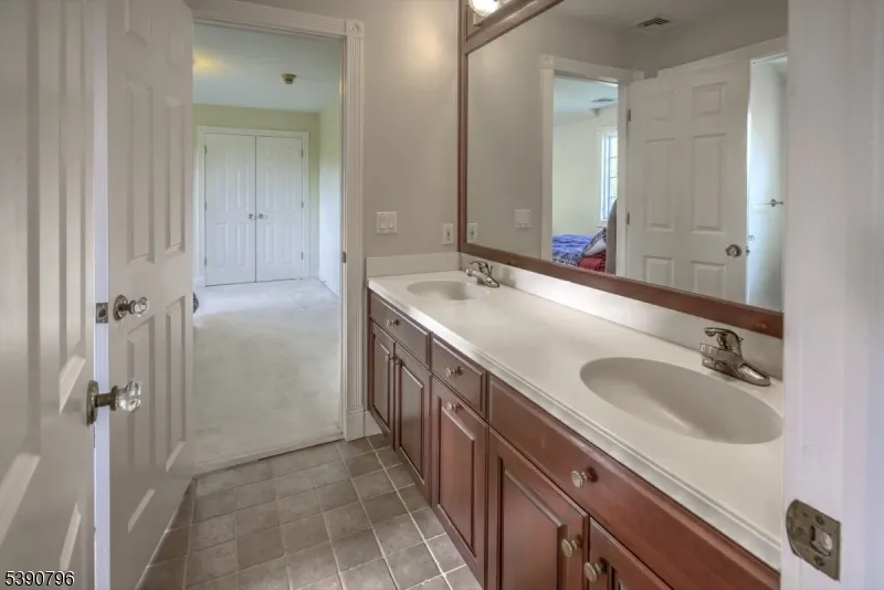 6 Wright Ln Mendham, NJ 07931
