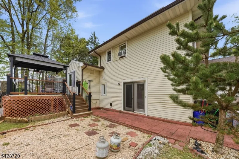1351 Suwanee Dr North Brunswick, NJ 08902