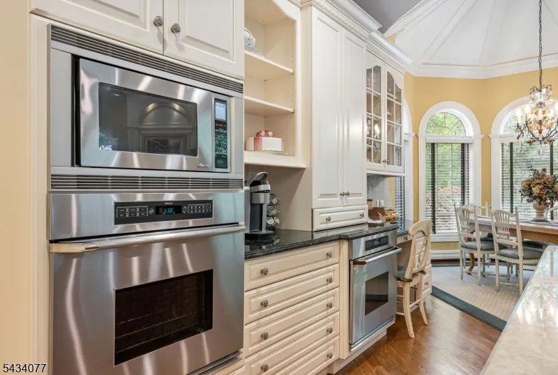 68 Brams Hill Dr Mahwah, NJ 07430