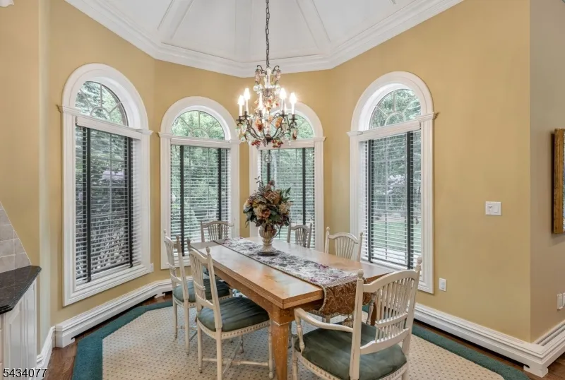 68 Brams Hill Dr Mahwah, NJ 07430