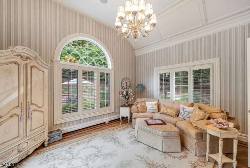 68 Brams Hill Dr Mahwah, NJ 07430