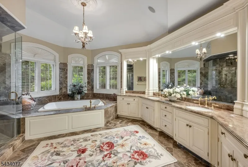 68 Brams Hill Dr Mahwah, NJ 07430