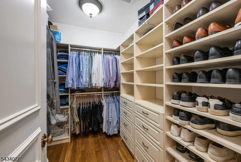 68 Brams Hill Dr Mahwah, NJ 07430