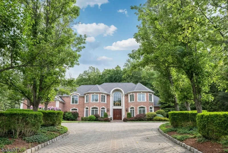 68 Brams Hill Dr Mahwah, NJ 07430