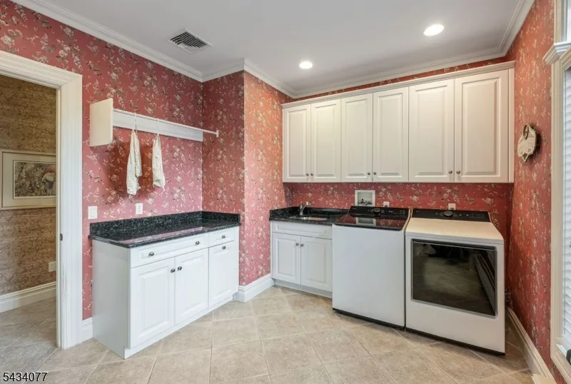 68 Brams Hill Dr Mahwah, NJ 07430