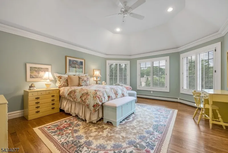 68 Brams Hill Dr Mahwah, NJ 07430