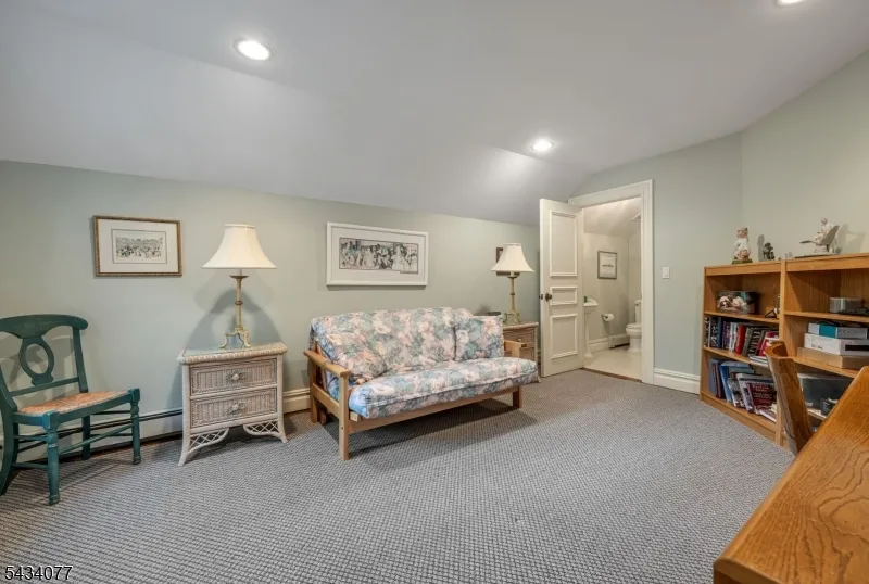 68 Brams Hill Dr Mahwah, NJ 07430