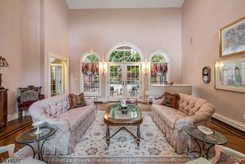 68 Brams Hill Dr Mahwah, NJ 07430