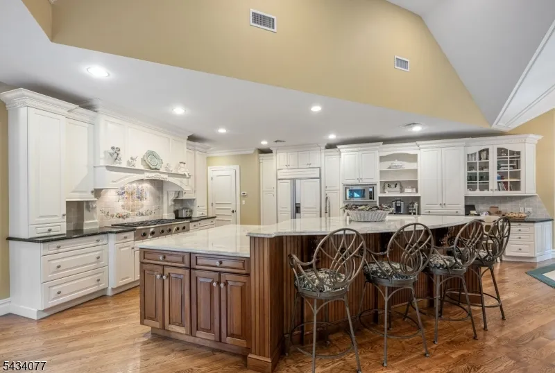 68 Brams Hill Dr Mahwah, NJ 07430