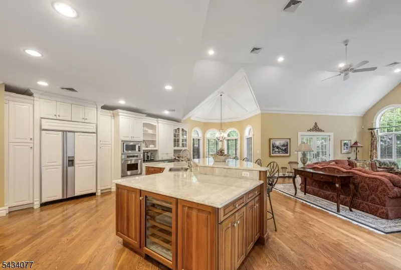 68 Brams Hill Dr Mahwah, NJ 07430