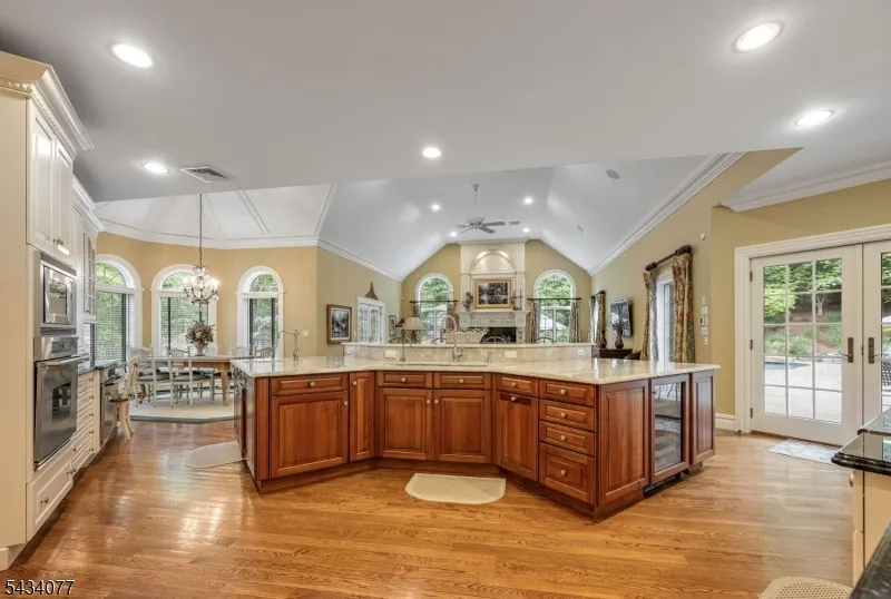 68 Brams Hill Dr Mahwah, NJ 07430
