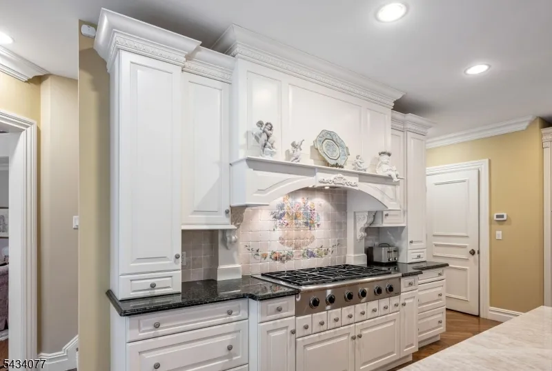 68 Brams Hill Dr Mahwah, NJ 07430